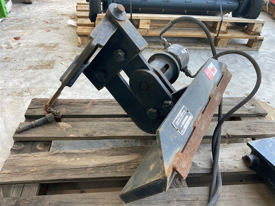 Leons Mini Loader Hydraulic Ripper Attachment Bucket & Hitch