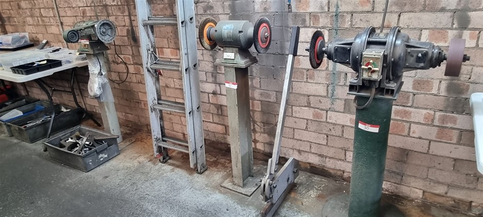 Wire Brush Pedistal Grinder 2 Different Wheels on Stand
