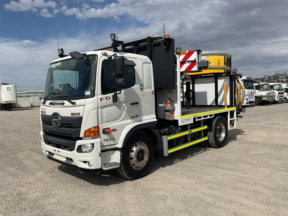 <p>2018 Hino  FG 500 4 x 2 Attenuator Truck</p>