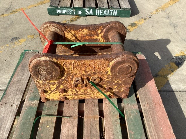 <p>AWP Excavator Hitch To Suit A Caterpillar </p>