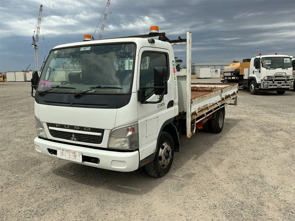 Unreserved 2010 Mitsubishi Canter 4 x 2 Tray Body Truck