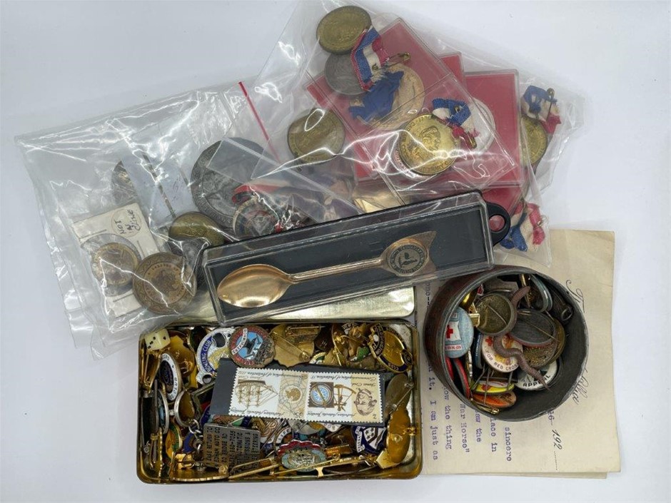 Approx. 150 x Asstd AU Badges, Pins & Commemorative Medals Post 1900s