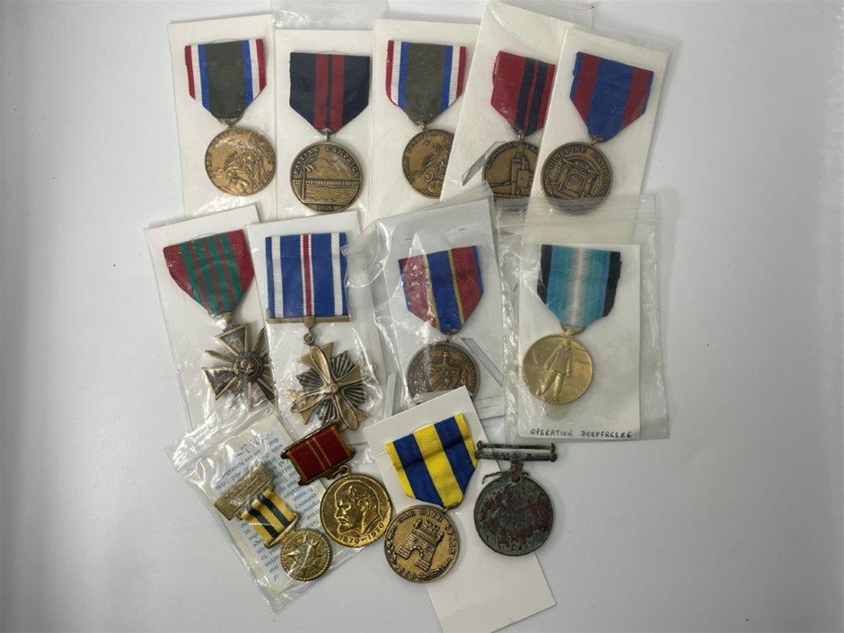<b>Approx. 13 x Asstd World Military, Service and Campaign Medals