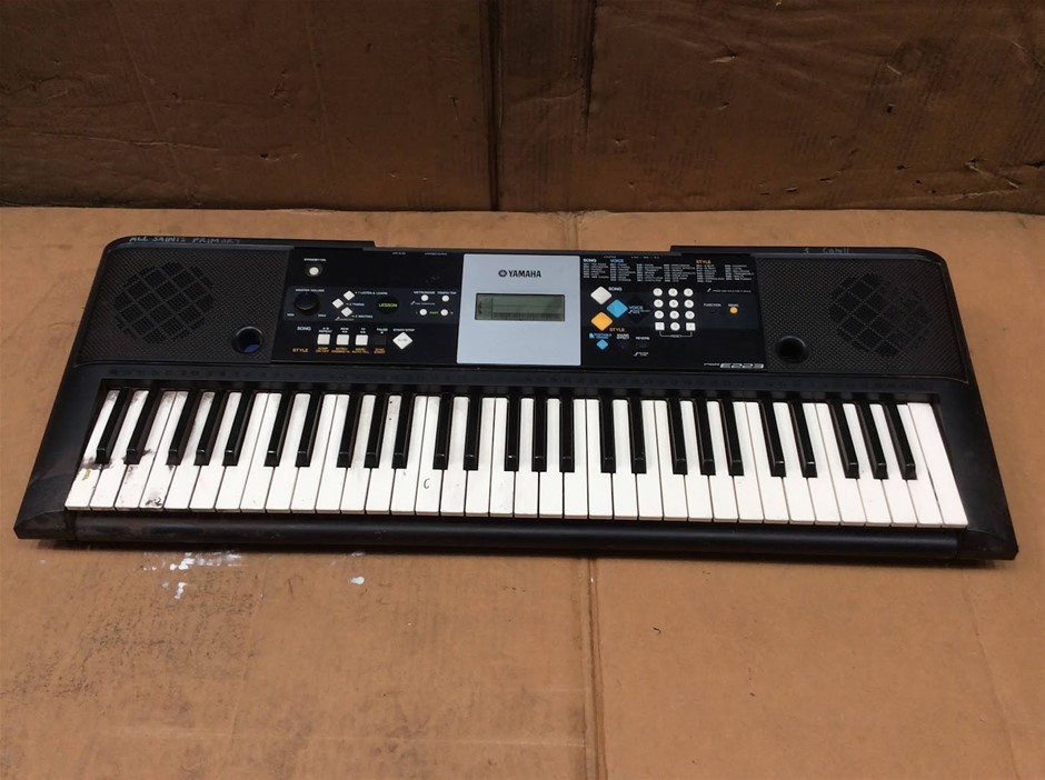 Yamaha PSR-E223 Electronic Keyboard