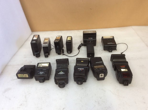 POPULAR/Hanimex/Canon Mixed Brand External Camera Flashes (Lot of 12)