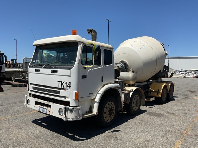 2000 International Acco 8 x 4 Concrete Agitator Truck