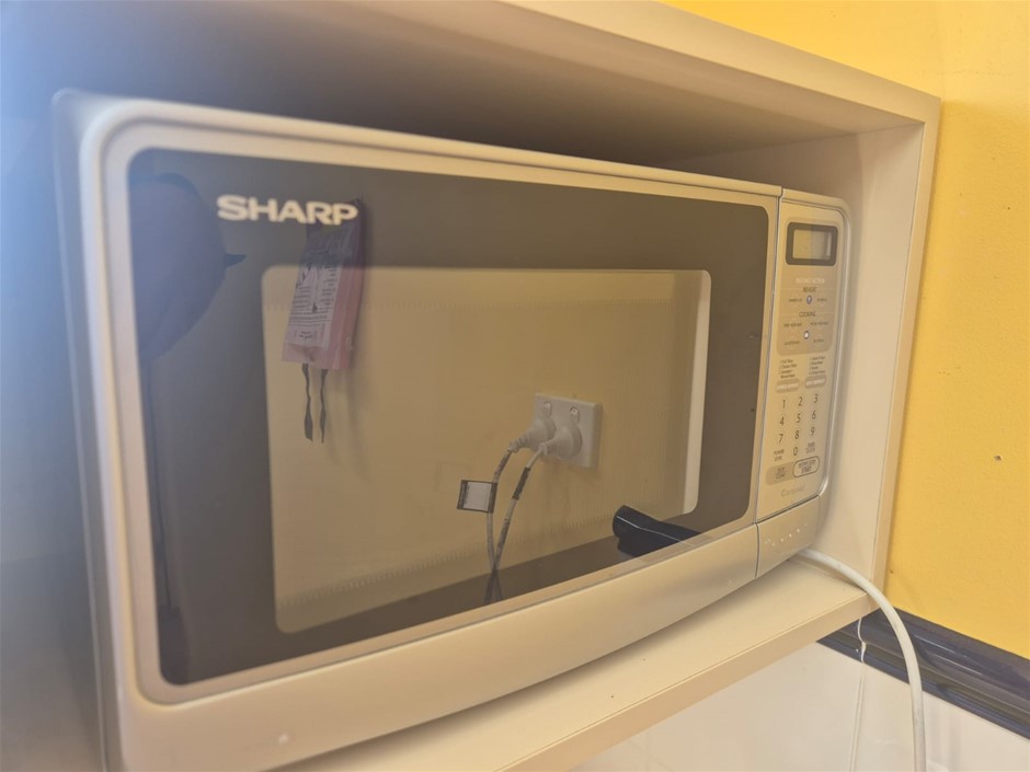 Sharpe Microwave & Ronson Kettle