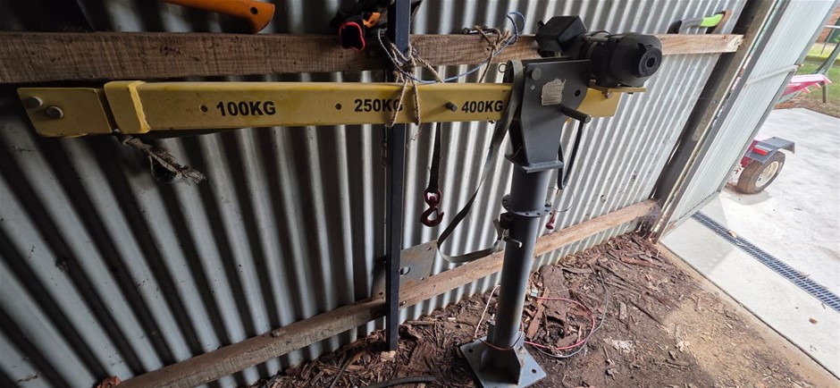 Austlift Aussie Fetch C001 Austlift Aussie Fetch 400kg Ute Crane