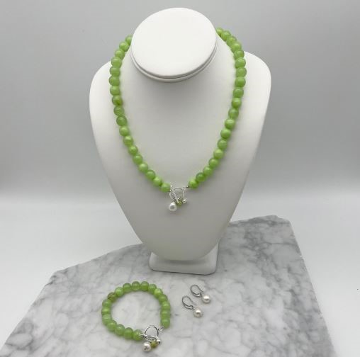 10mm Green Flower Jade 'O' Toggle Gemstone Jewellery Jewellery Set