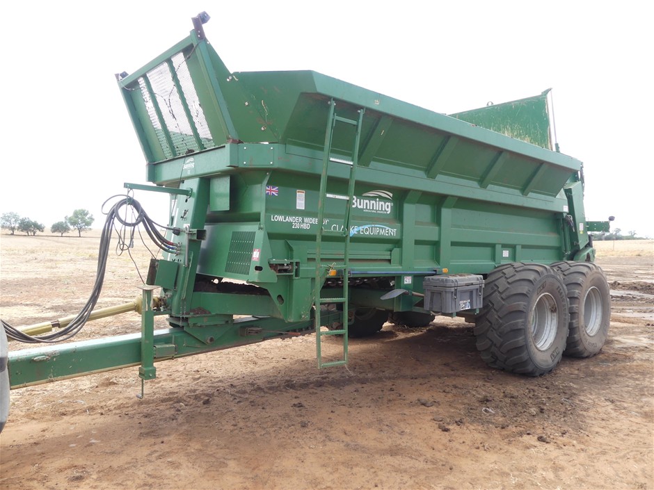 <B>Bunning MLS230HBD Spreader (Lowlander Wide Body)</B>