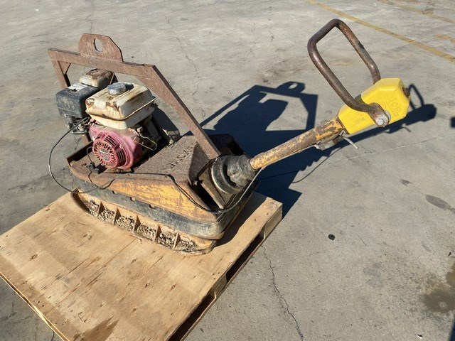 <p><strong>Wacker BPU3345A Plate Compactor</strong></p>