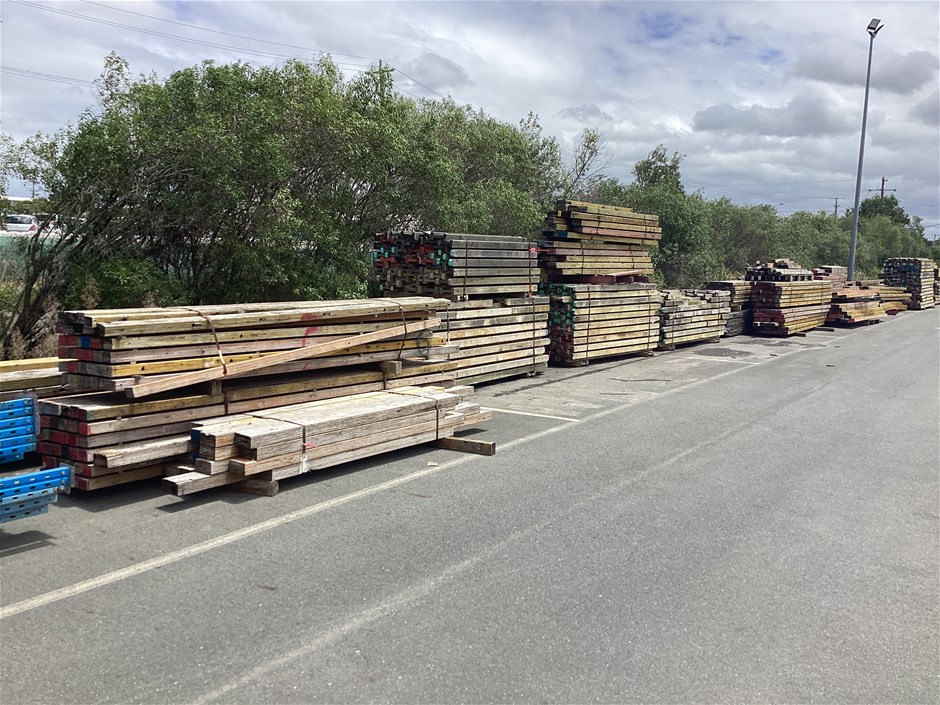 <p>Qty of Assorted Timber</p>