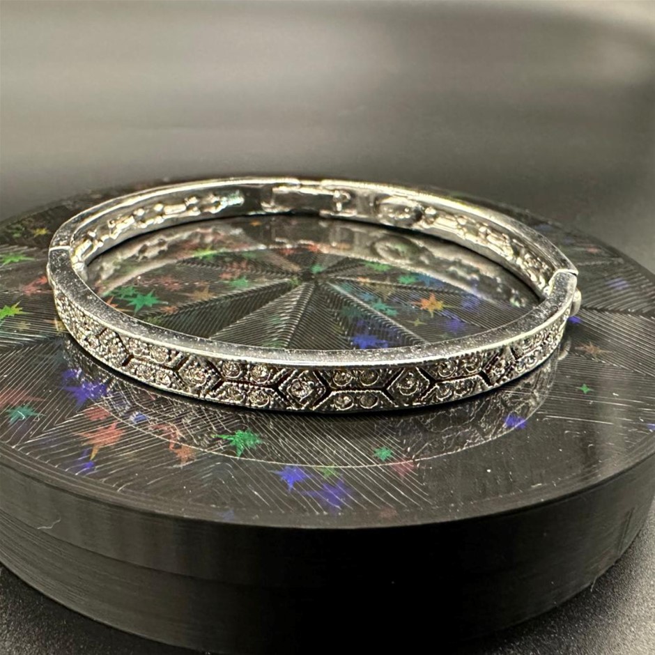 Designer Patterned Bangle in Silver