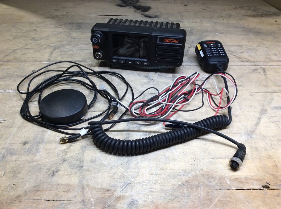 ToooAir TA-995 Wide Area IP 2 Two-Way Radio With Handheld Microphone
