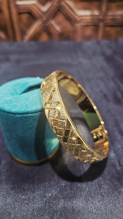 22K/ITALY Yellow Gold Filled bangle -(stamped 22K/ITALY)