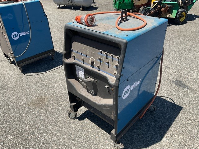 <p>Miller Syncowave 2500X 3 Phase Welder </p>