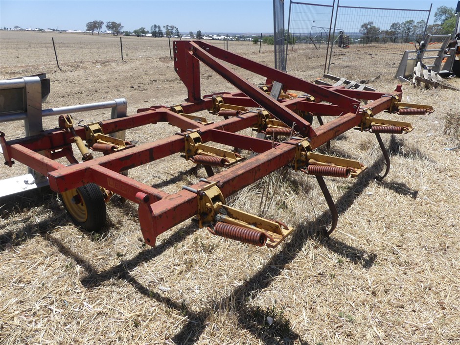 <B>Scarifier (3 Point Linkage)</B>