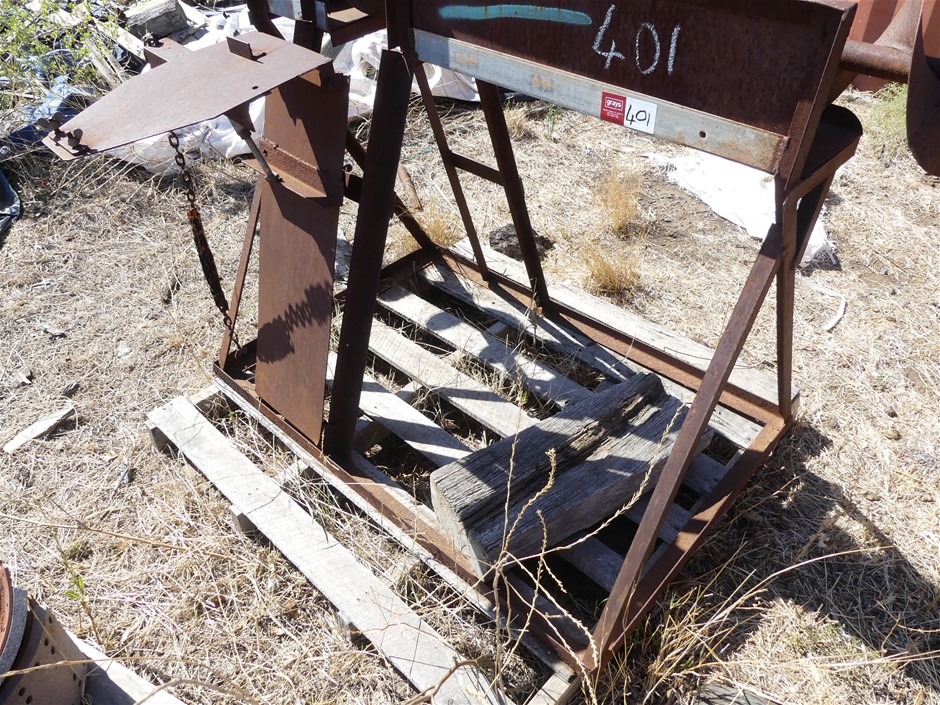 Chainsaw Log Cutting Stand