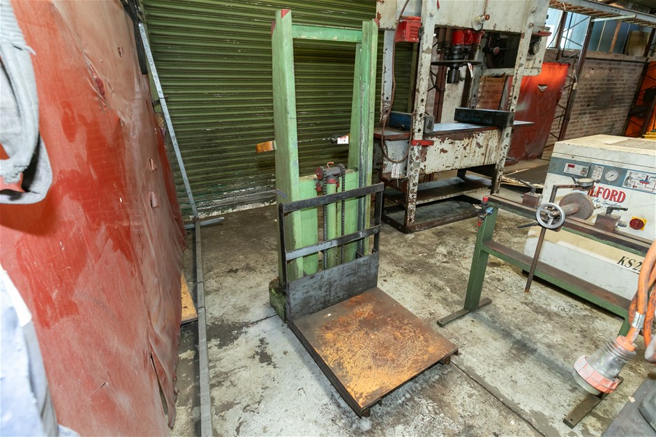 Crown 10HF Walkie Stacker