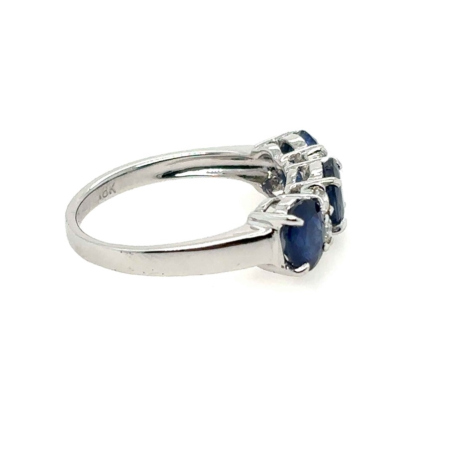 2.78ct 3 oval cut Blue Sapphires & 0.30ct 4 Stones Round Dia. G/VS-SI Ring