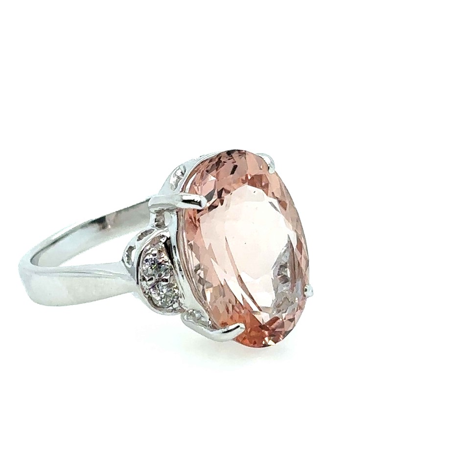 8.32ct an oval cut Pink Morganite & 0.18ct 4 Stones Round Dia. F/VS-SI Ring