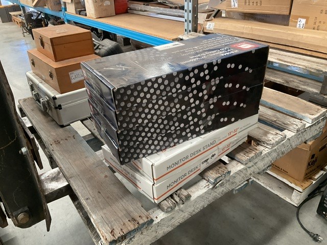 <p>5 x Assorted Desk And Ceiling Brackets </p>