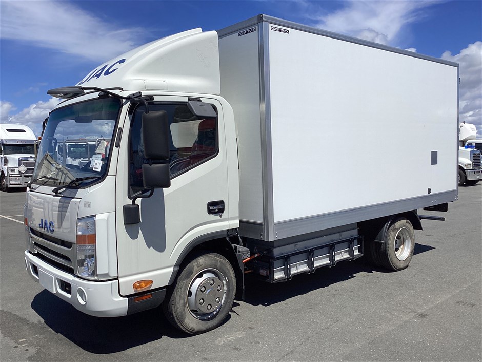 2023 JAC HFC1048D 4 x 2 Pantech Truck