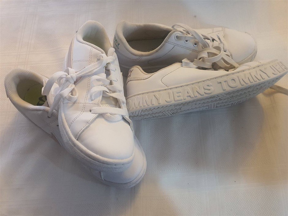 Ex Display Shoes Tommy Hilfiger and Nike Shoes 25.cm . Others