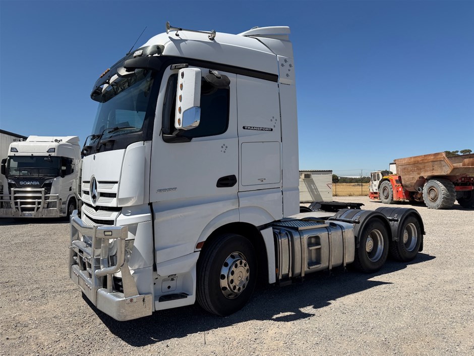 <p>2018 Mercedes Benz 96X 6 x 4 Prime Mover Truck</p>