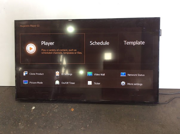 Samsung DM40E 40" Color Display