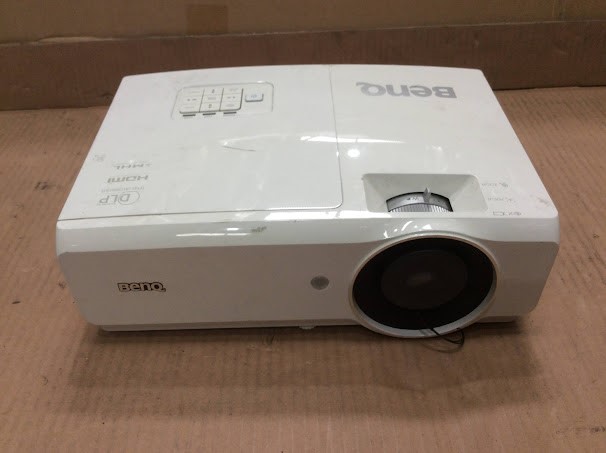 BenQ MH684 LCD Projector