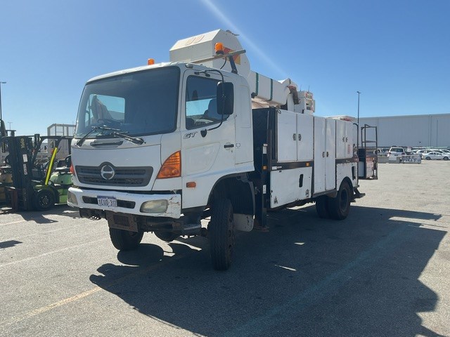 2004 Hino 6T1J 4 x 2 Cherry Picker Truck
