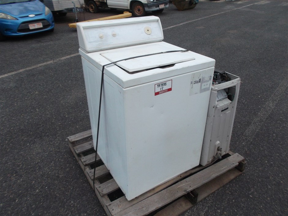 <p>Ex Mine Site salvage outdoor air conditioning unit & washing machine</p>