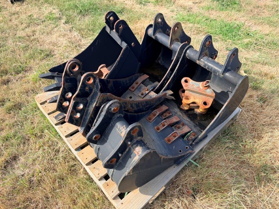 Pallet of Assorted Mud Buckets