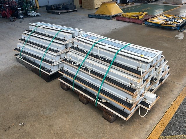 Fluorescent lights 2 Pallets Of