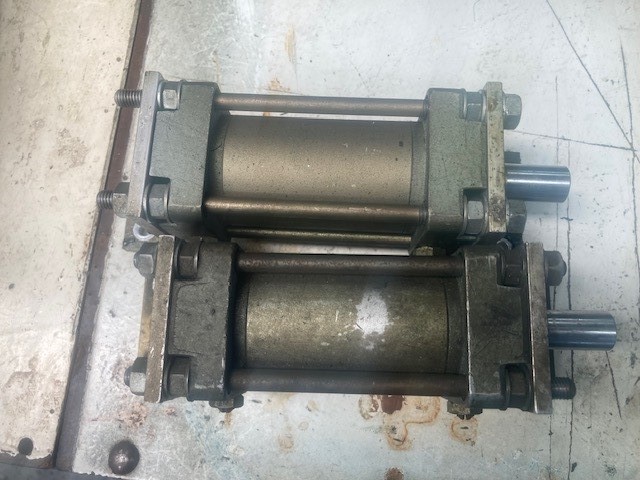 PNEUMATIC AIRCYLINDERS