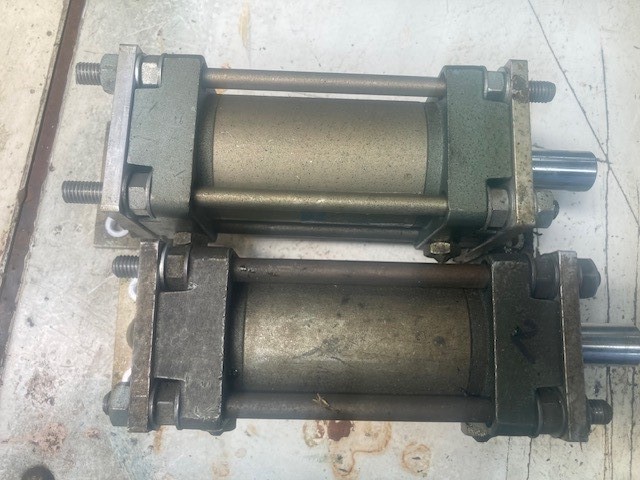 PNEUMATIC AIRCYLINDERS