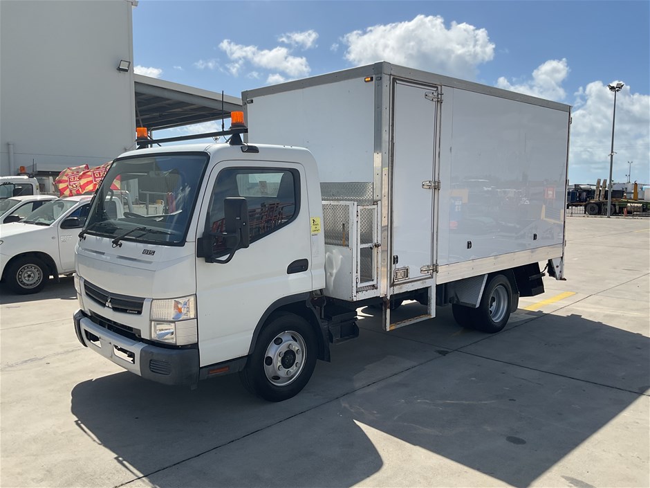 2017 Mitsubishi Fuso Canter 7/800  (815) 4 x 2 Pantech Truck