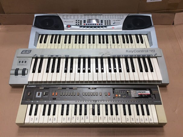 Burswood LS-2083& ESI Key Control 49+&Casio MT-800 Keyboard (Lot of 3)