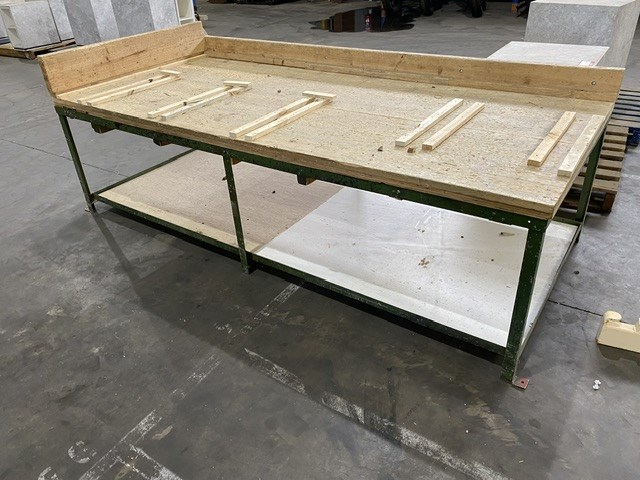 <p>Low Workbench</p>