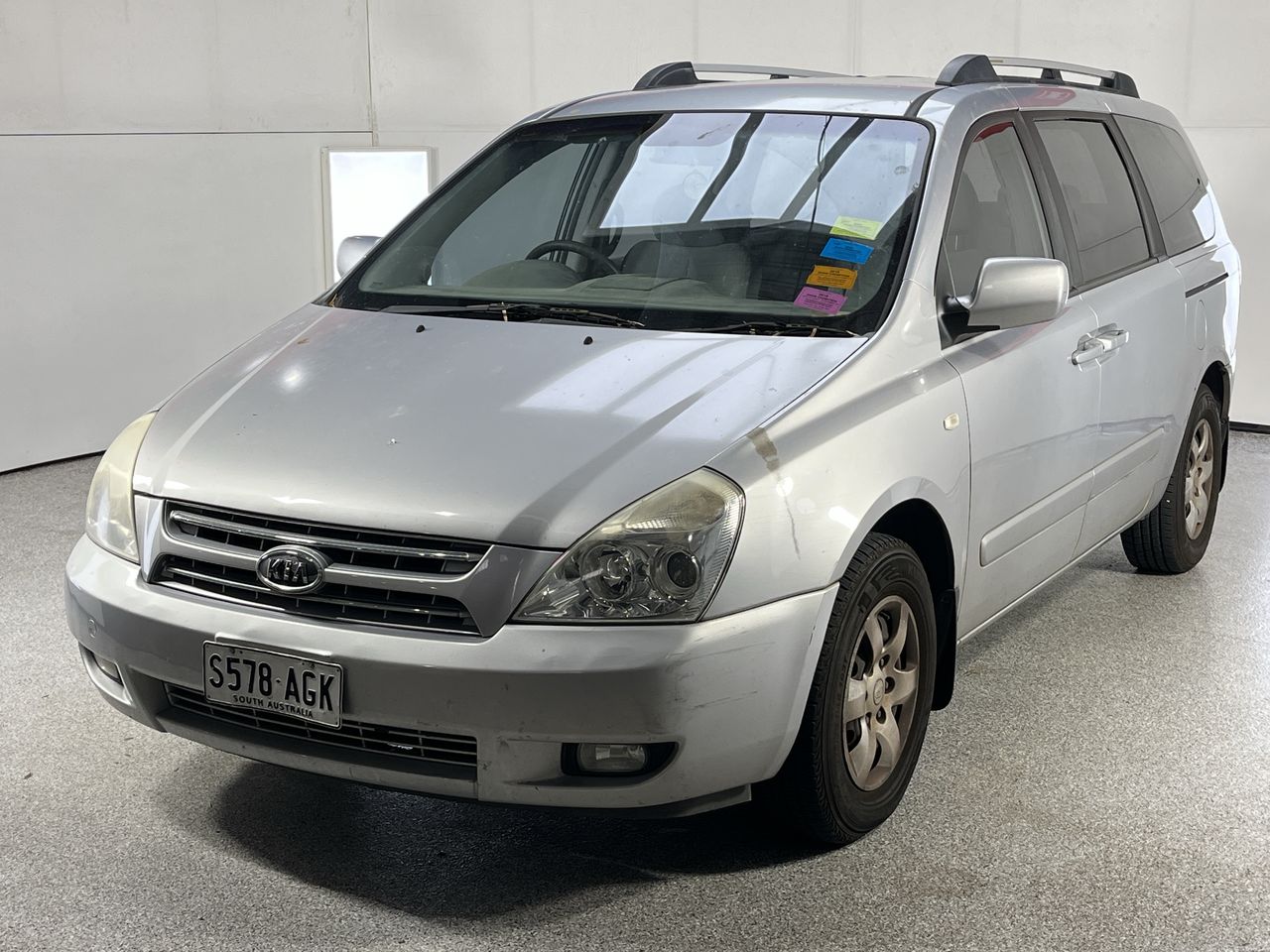 2005 Kia Carnival LS Automatic 8 Seats People Mover