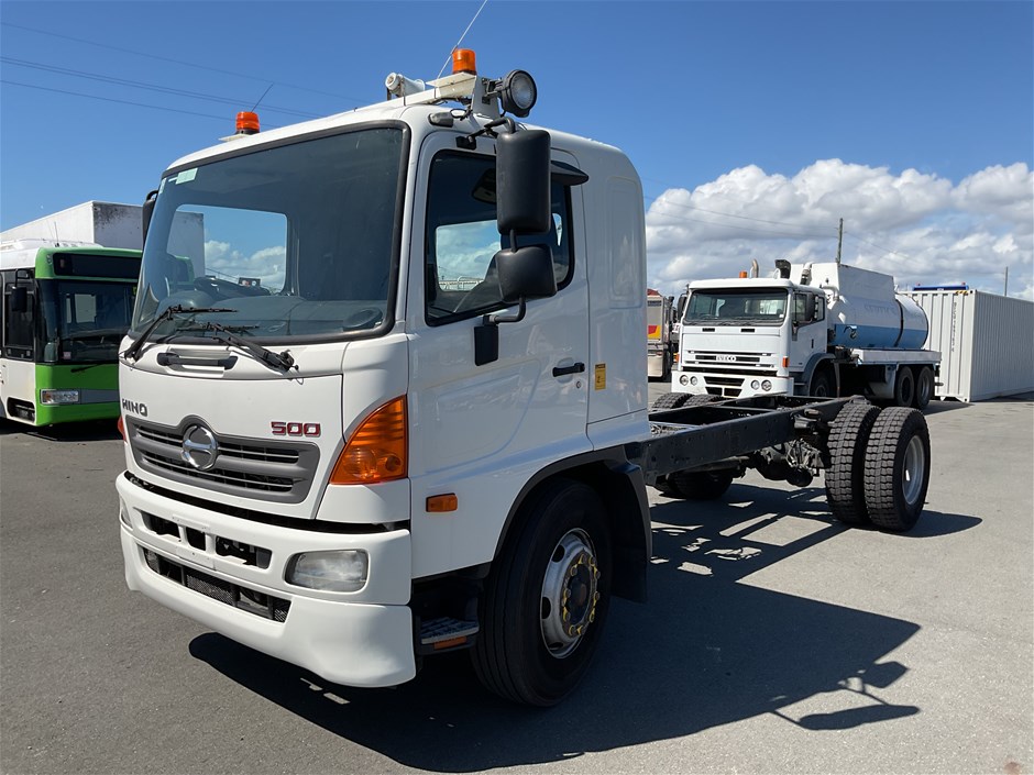 <p>2013 Hino FG8J 4 x 2 Cab Chassis Truck</p>