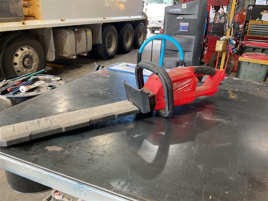 Milwaukee Hedge Trimmer