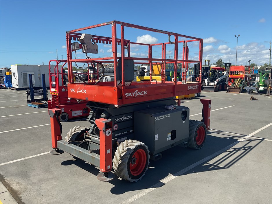 2017 Skyjack SJ6832RT Scissor Lift