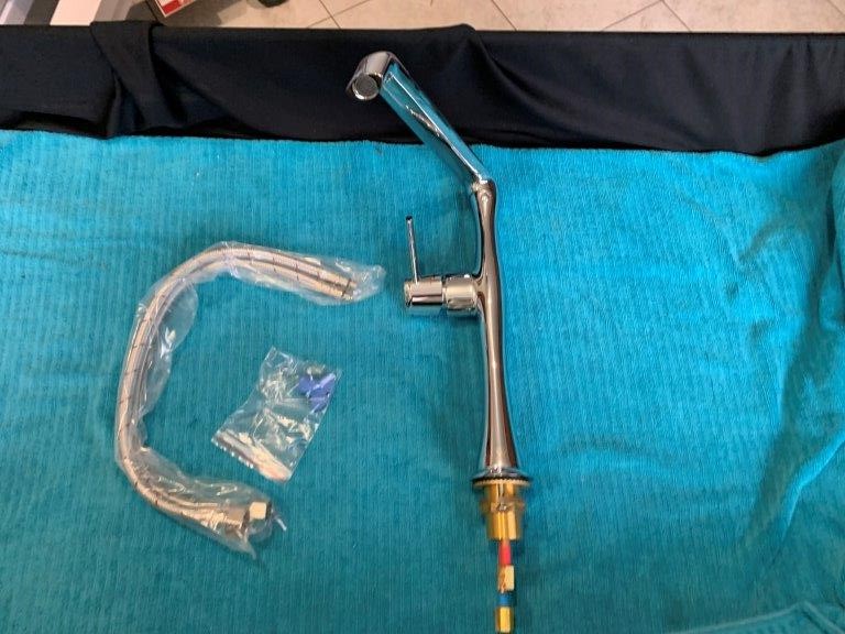 New in Box Simply Inspiring Swivel Kitchen Mixer Tap - Qty 1