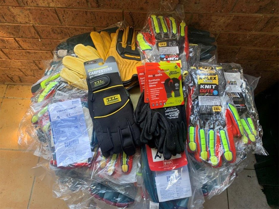 Large Quantity of Quality Tradesman's Gloves - Qty 30