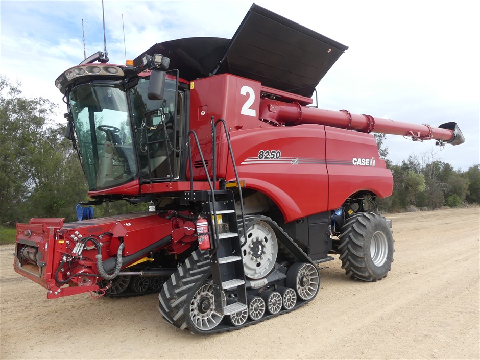 <B>2022 Case 8250 Combine Harvester</B>