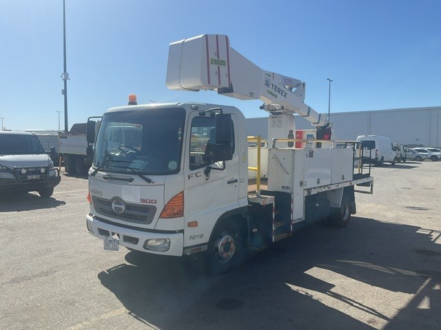 <p>2010 Hino FC4J 4 x 2 Cherry Picker Truck</p>