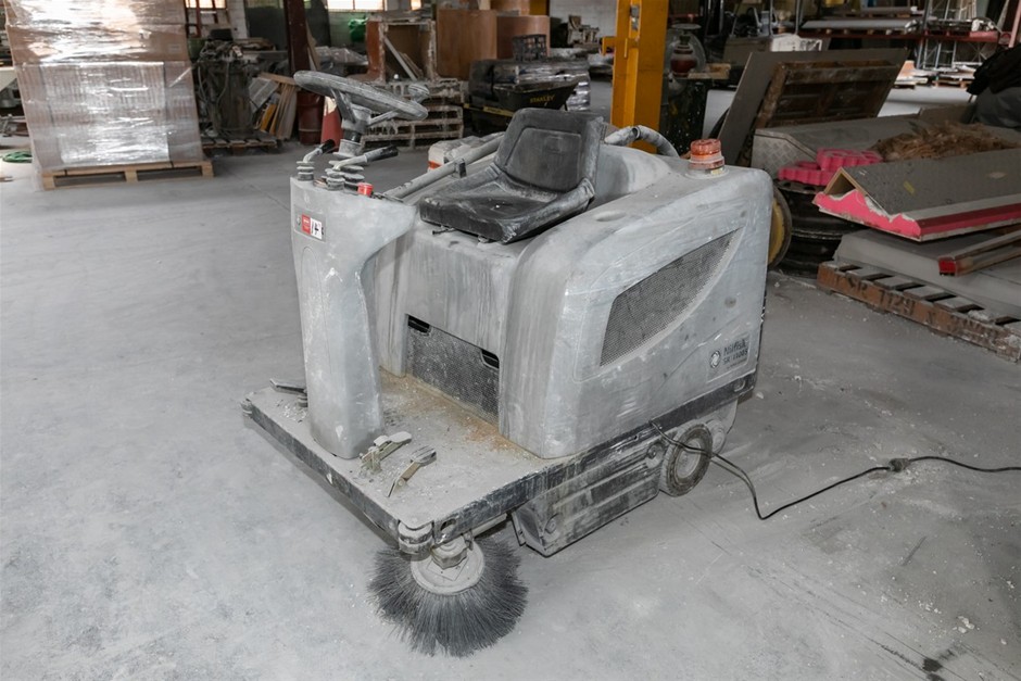 Nilfisk SR 1100S Ride on Floor Sweeper