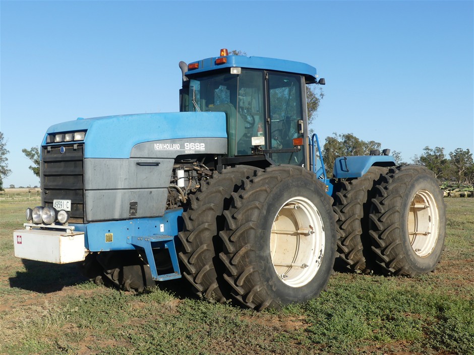 2000 New Holland 9682 Versitile Articulated Tractor